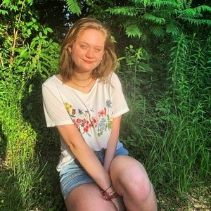 Meet your Posher, Lindsay lee